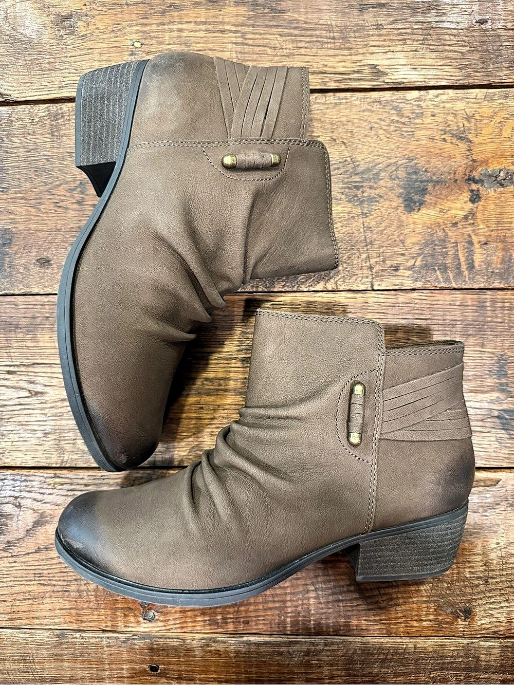 Clarks Maye Strap Ankle Boot Brown Ruched Ankle Boots 10W